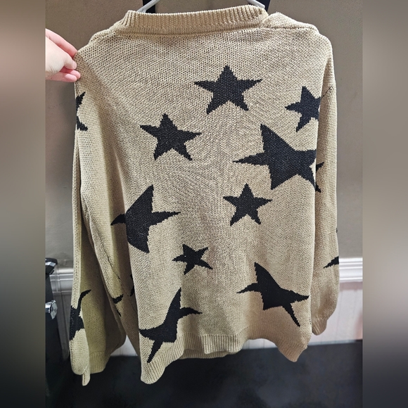 Tan and Black Star Sweater Large - Picture 2 of 3